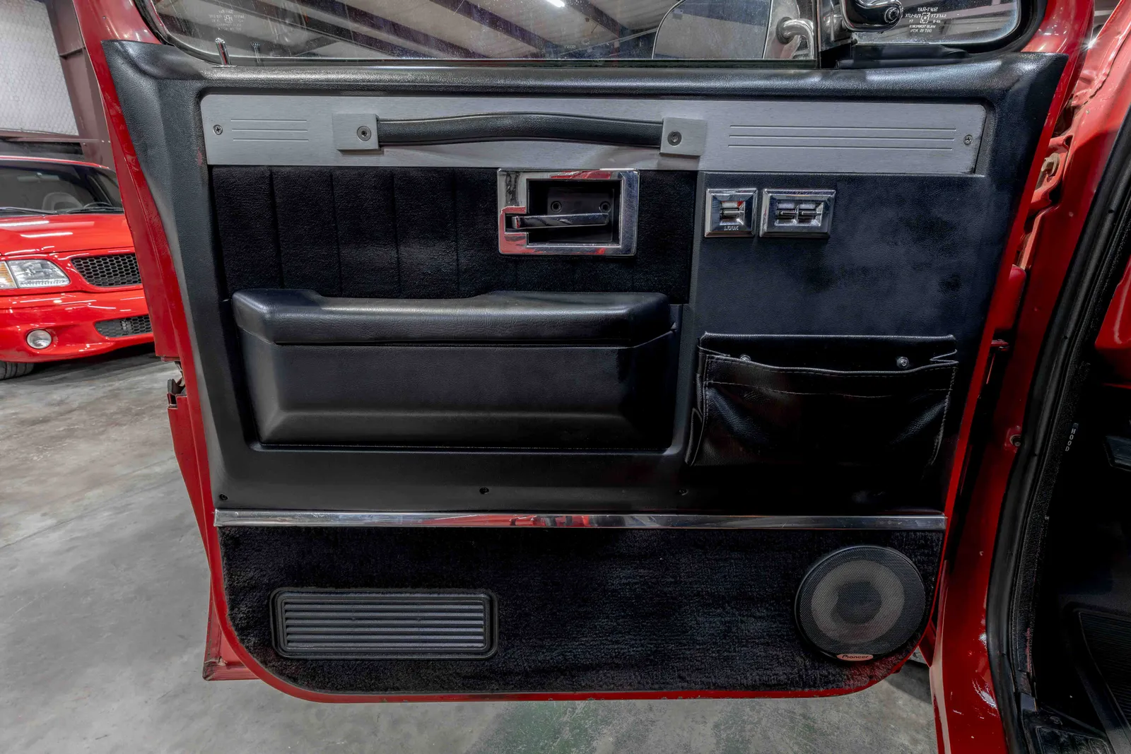 1986-Chevrolet-K10-Apple Red-111834-44.jpg